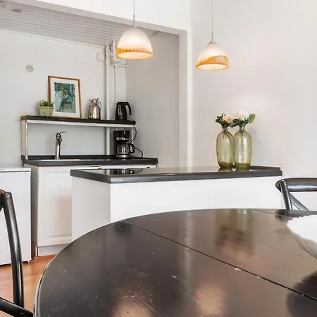 5 Bedroom Lovely In アパート *