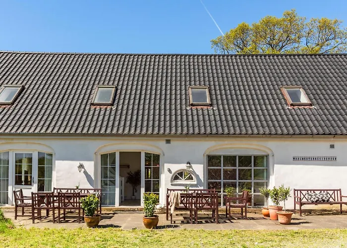5 Bedroom Lovely In *