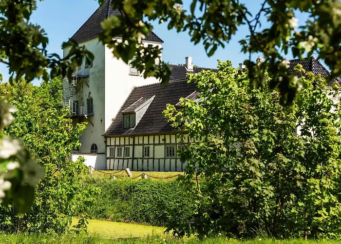 5 Bedroom Lovely In Apartment Tylstrup